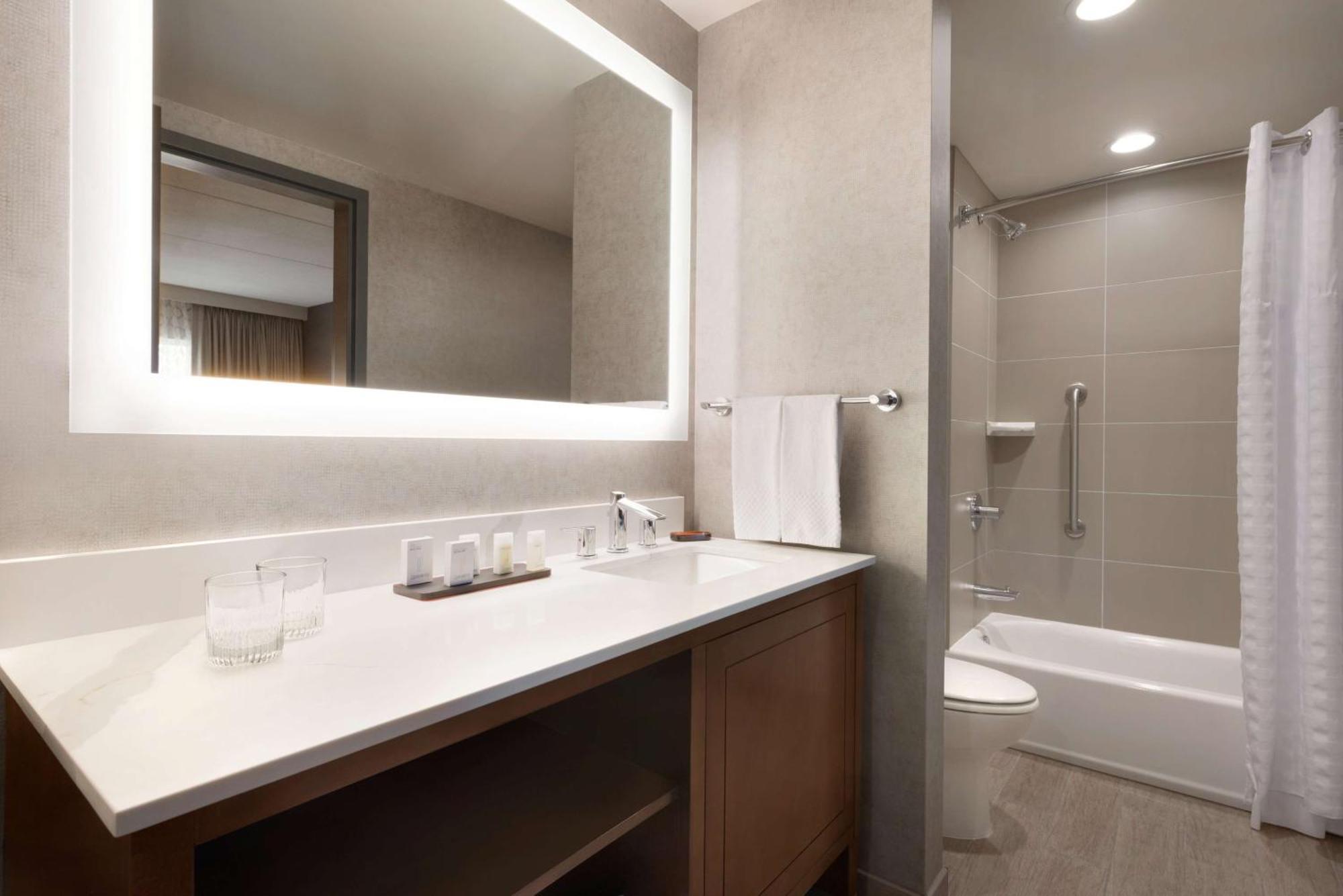 Embassy Suites By Hilton Chicago Naperville Exterior foto